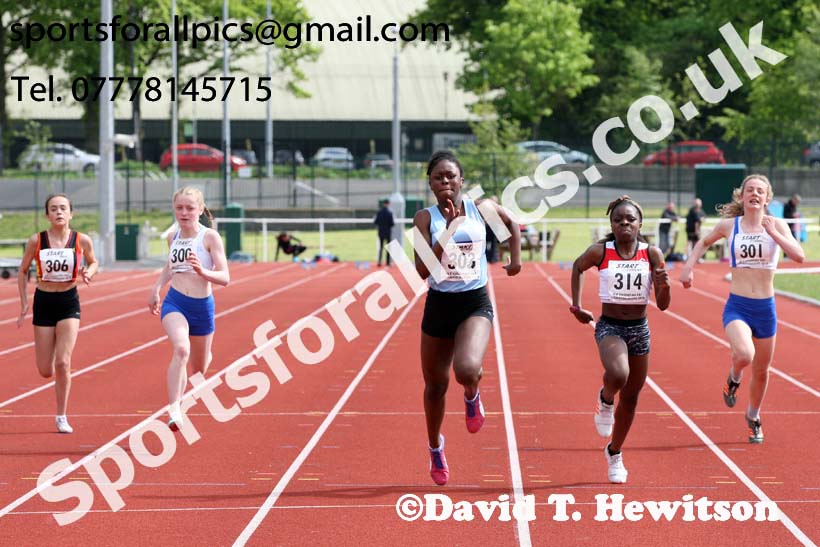 Girls under-15s 100 metres, North Eastern Track and Fields Champs., Middlesbrough. Photo: David T. Hewitson/Sports for All Pics
